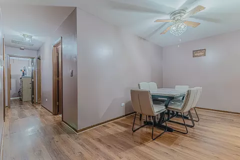Entry Way - 5 Creekside Cir #B, Elgin, IL 60123 photo 2 of 4
