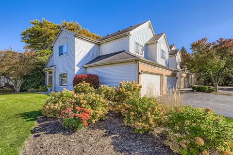 269 Nicole Dr #A, South Elgin, IL 60177