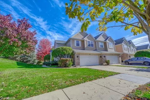 201 Westminster Dr, Bloomingdale, IL 60108