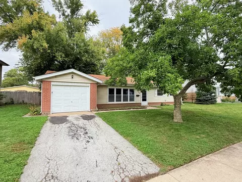 930 Coach Rd, Homewood, IL 60430