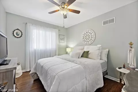 Undisclosed, Naperville, IL 60540 photo 23
