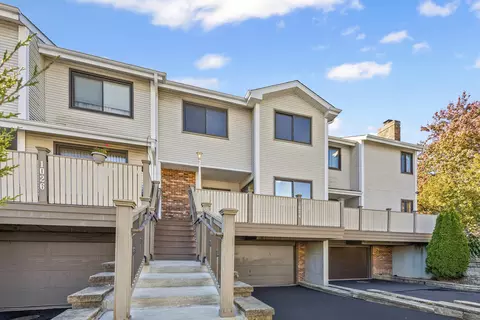 1024 Sussex Dr, Northbrook, IL 60062