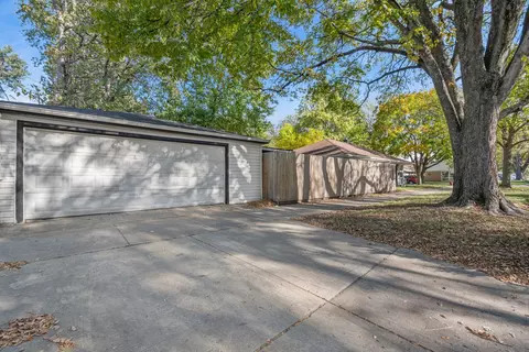 Exterior - 9556 S Bennett Ave, Chicago, IL 60617 photo 2 of 6