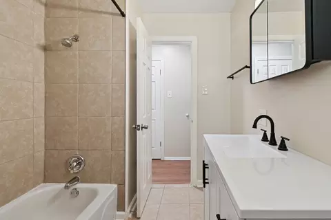 Bath - 9556 S Bennett Ave, Chicago, IL 60617 photo 2 of 2