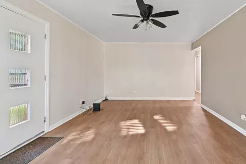 Living - 9556 S Bennett Ave, Chicago, IL 60617 photo 3 of 3