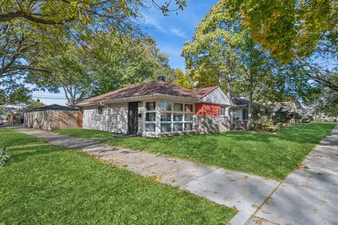 9556 S Bennett Ave, Chicago, IL 60617