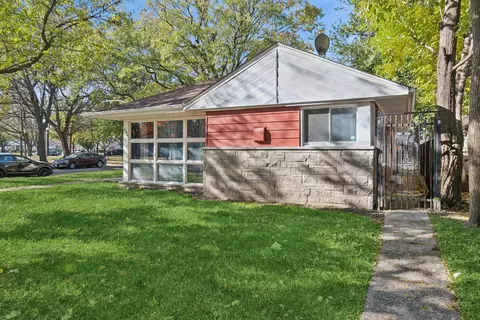 Exterior - 9556 S Bennett Ave, Chicago, IL 60617 photo 1 of 6
