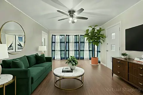 Living - 9556 S Bennett Ave, Chicago, IL 60617 photo 1 of 3