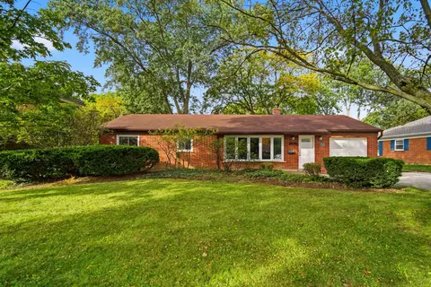 808 Wedel Ln, Glenview, IL 60025