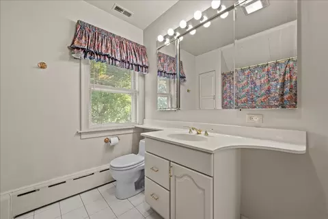 27 Logan Ter, Golf, IL 60029 photo 18