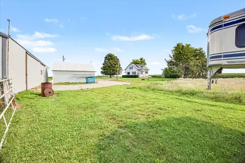 Exterior - 9898 E 1200 North Rd, Chenoa, IL 61726 photo 9 of 11