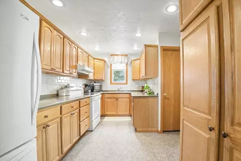 Kitchen - 9898 E 1200 North Rd, Chenoa, IL 61726 photo 1 of 2