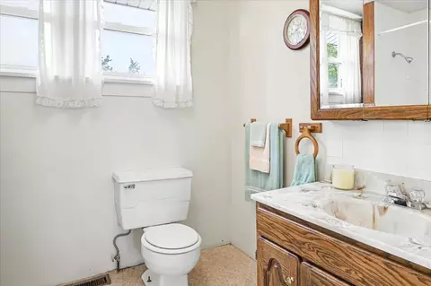 Bath - 9898 E 1200 North Rd, Chenoa, IL 61726 photo 1 of 5