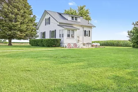 Exterior - 9898 E 1200 North Rd, Chenoa, IL 61726 photo 4 of 11