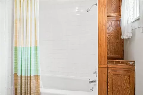 Bath - 9898 E 1200 North Rd, Chenoa, IL 61726 photo 2 of 5