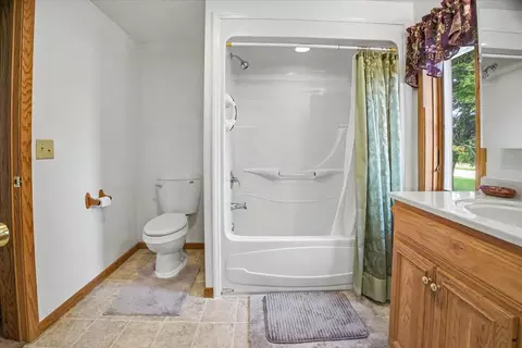 Bath - 9898 E 1200 North Rd, Chenoa, IL 61726 photo 3 of 5