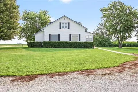 Exterior - 9898 E 1200 North Rd, Chenoa, IL 61726 photo 3 of 11