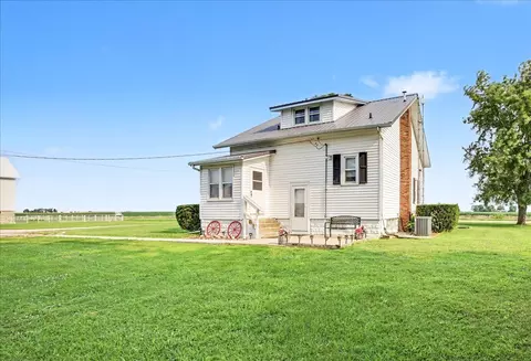 Exterior - 9898 E 1200 North Rd, Chenoa, IL 61726 photo 5 of 11