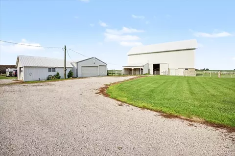 Exterior - 9898 E 1200 North Rd, Chenoa, IL 61726 photo 10 of 11