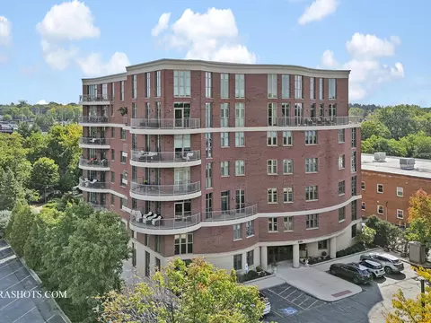 520 S Washington St #201, Naperville, IL 60540