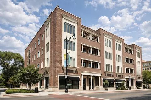 2401 N Janssen Ave #204, Chicago, IL 60614