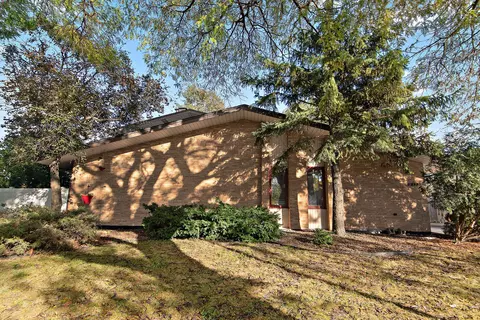 9317 S Kolmar Ave, Oak Lawn, IL 60453