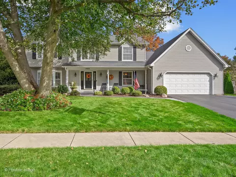 1993 Greensboro Dr, Wheaton, IL 60189