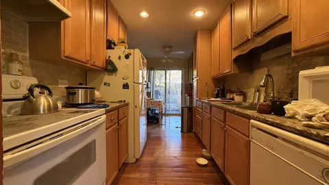 Kitchen - 9457 Sumac Rd #E, Des Plaines, IL 60016 photo 1 of 2