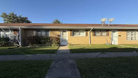 9457 Sumac Rd #E, Des Plaines, IL 60016