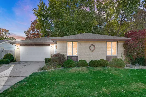 1069 Flamingo Ln, Bradley, IL 60915