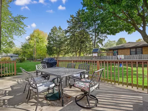 Exterior - 2 Sunset Ln, Algonquin, IL 60102 photo 3 of 5