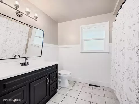 Bath - 2 Sunset Ln, Algonquin, IL 60102 photo 1 of 1