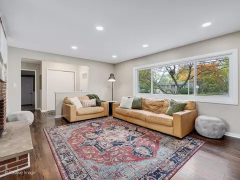 Living - 2 Sunset Ln, Algonquin, IL 60102 photo 2 of 3