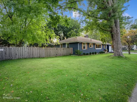 Exterior - 2 Sunset Ln, Algonquin, IL 60102 photo 5 of 5