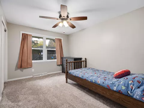 Bedroom - 2 Sunset Ln, Algonquin, IL 60102 photo 3 of 3