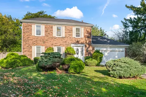 565 Kensington Ct, Roselle, IL 60172