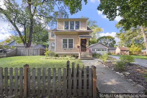 84 S Caroline St, Crystal Lake, IL 60014