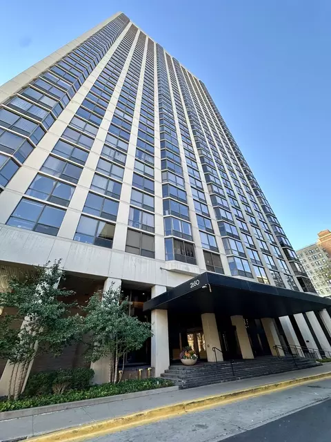 2650 N Lakeview Ave #2705, Chicago, IL 60614