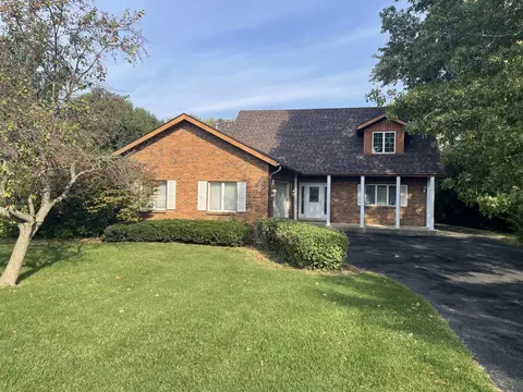 2502 E Vandrunen Dr, Crete, IL 60417
