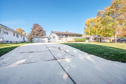 Exterior - 111 E Royal Dr, Dekalb, IL 60115 photo 3 of 7