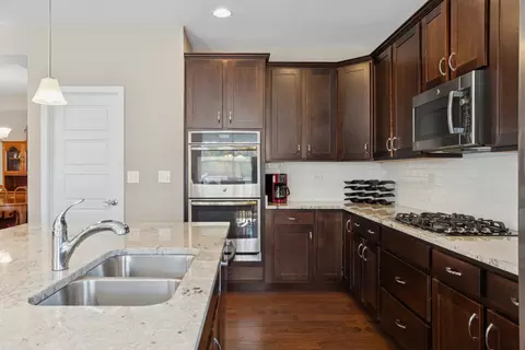 Kitchen - 2972 Trillium Ct E, Aurora, IL 60506 photo 3 of 4