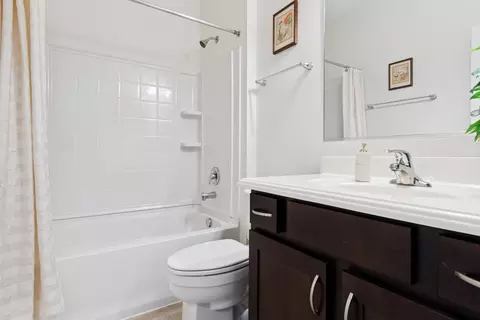 Bath - 2972 Trillium Ct E, Aurora, IL 60506 photo 2 of 2