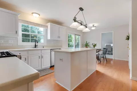Kitchen - 1971 Peach Tree Ln, Algonquin, IL 60102 photo 1 of 3