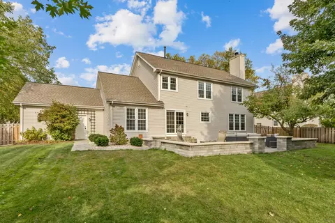 Exterior - 1971 Peach Tree Ln, Algonquin, IL 60102 photo 2 of 6