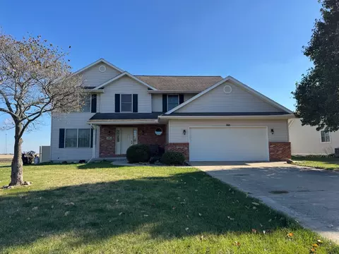 33 Clover Ln, Fairbury, IL 61739