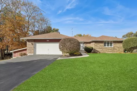 970 Tara Dr, Woodstock, IL 60098