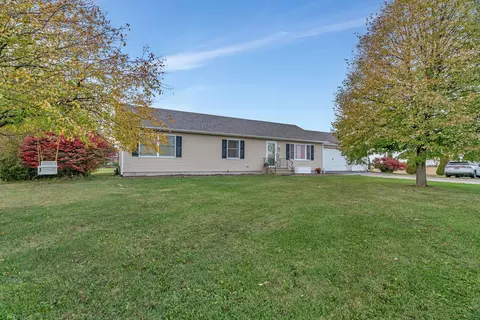 3945 S Broadway Rd, Braceville, IL 60407