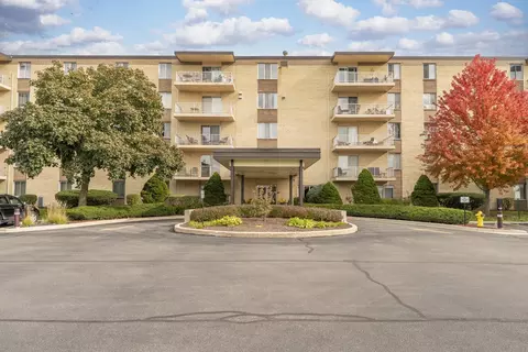 110 W Butterfield Rd #502S, Elmhurst, IL 60126
