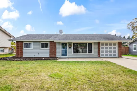 585 Amherst Ln, Hoffman Estates, IL 60169 photo 2