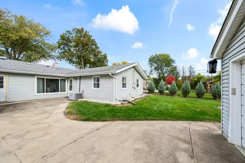 585 Amherst Ln, Hoffman Estates, IL 60169 photo 24